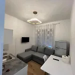 E&b Cosy 2 شقة تيرانا